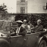 The History of the Road Trip: From Early Explorers to Modern Adventures (and How Cars Evolved with Them)