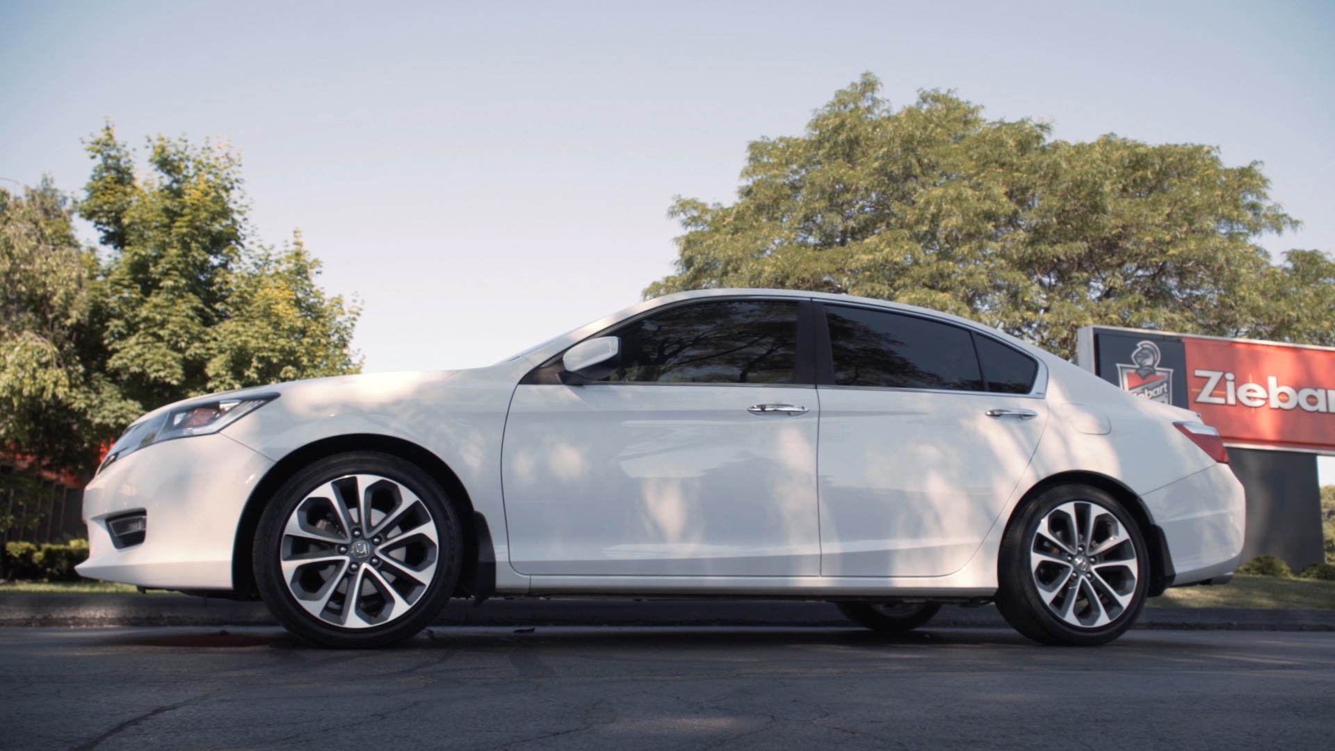 Window Tinting Explained: Benefits, Types, and How to Choose the Right Tint for Your Vehicle
